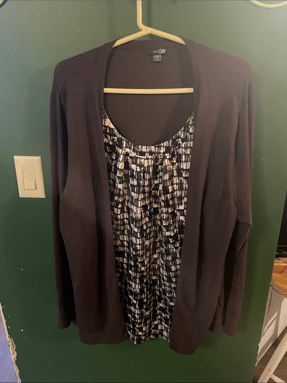 East 5th Brown Open-Front Cardigan with Black & White Printed Shell Size 3X